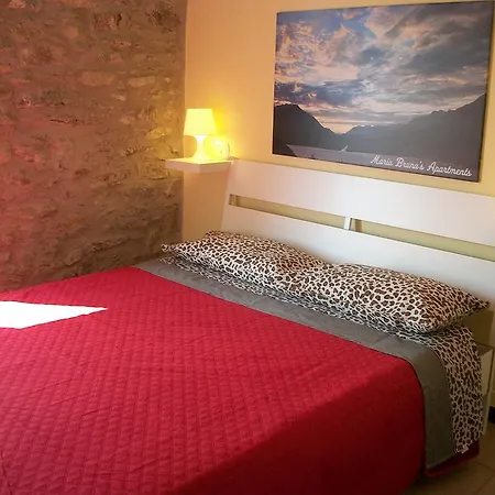 Maria Bruna'S Apartments Holiday home *